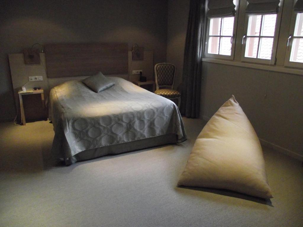 Hostellerie Au Cygne Wissembourg Bilik gambar